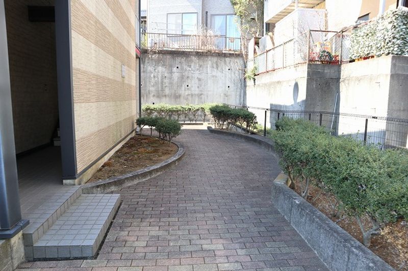 レオパレスヴィヴァーチェ エントランス