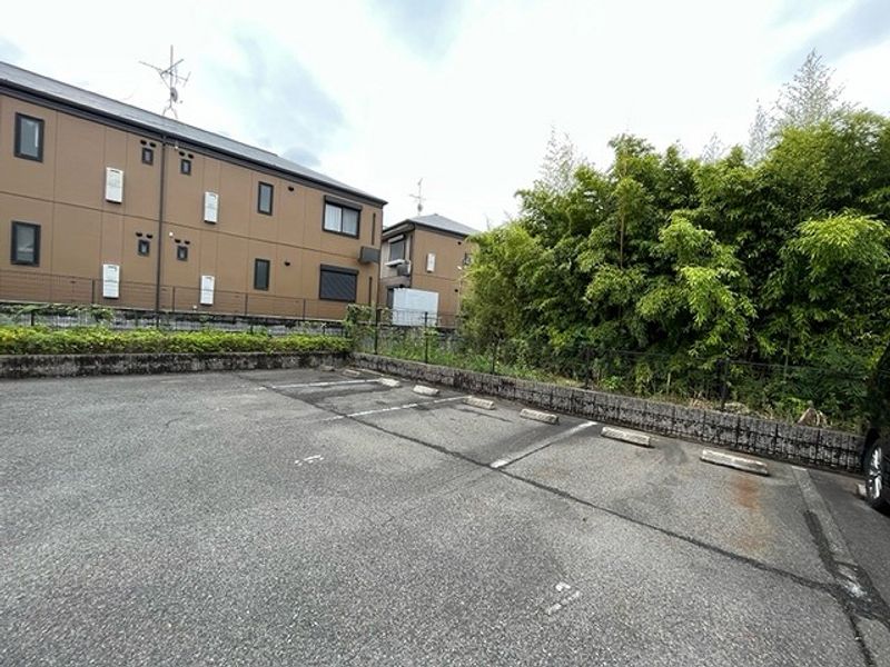 レオパレスネクステージ樽井 駐車場
