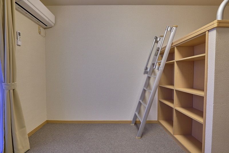 レオパレスレスト　清水 居間