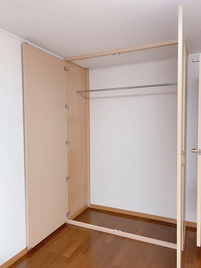 レオパレスツツミ２８ 収納