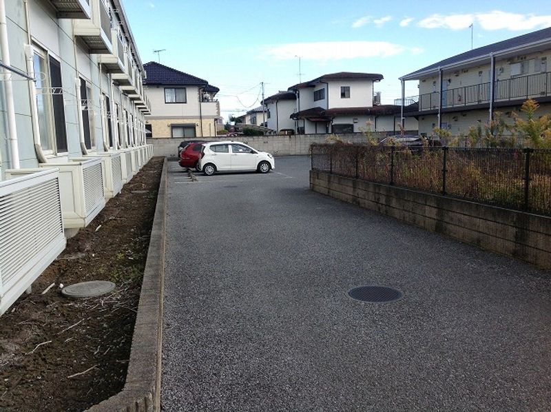 レオパレススカースデール 駐車場