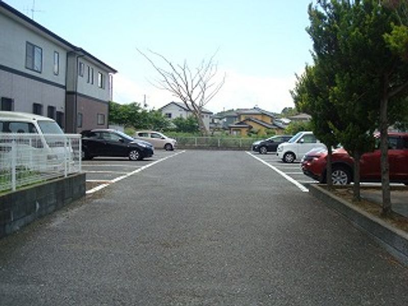レオパレス船尾 駐車場