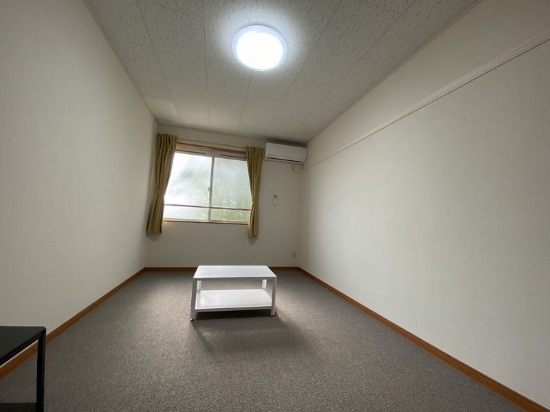 レオパレス関屋 寝室