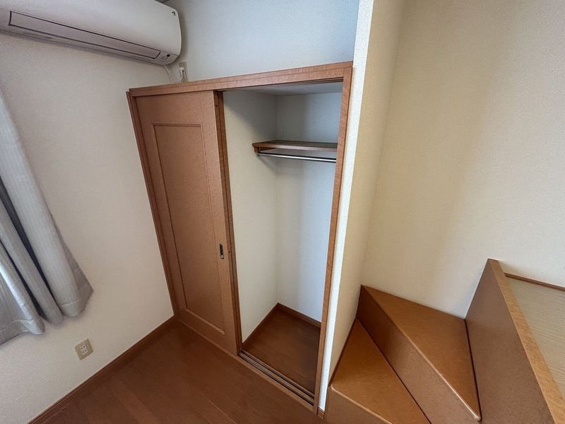 レオパレスフローラⅣ 収納