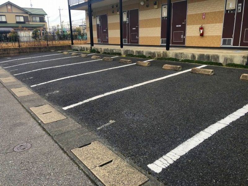 レオパレスイーストマーランド 駐車場
