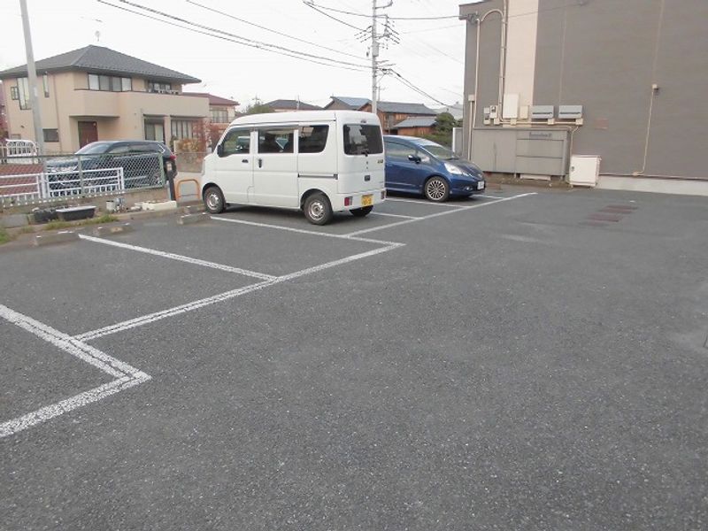 レオパレスオータムⅡ 駐車場