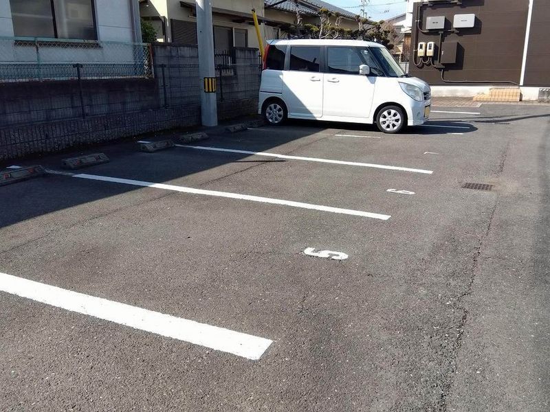レオパレスＨｉｒｏ 駐車場