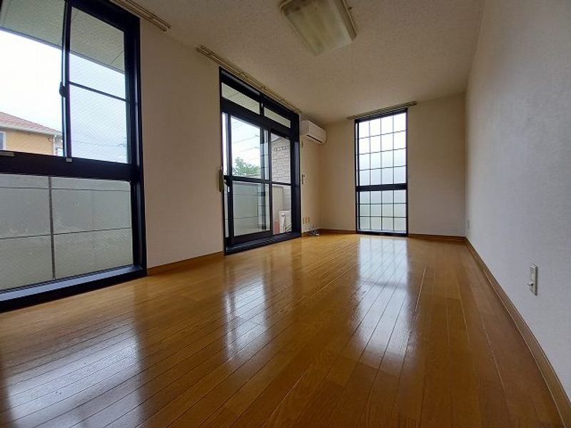 レオパレスコガ 居間