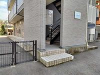 レオパレスサザンカ エントランス