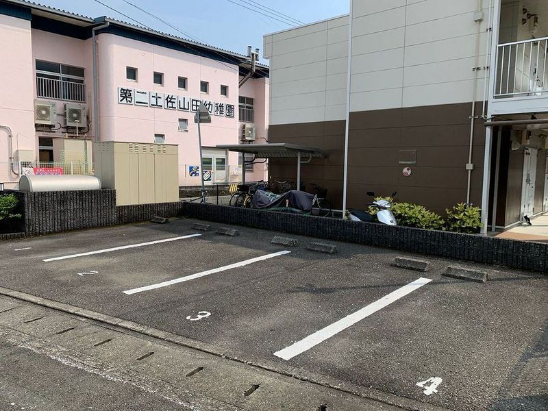 レオパレスＫサンハイム 駐車場