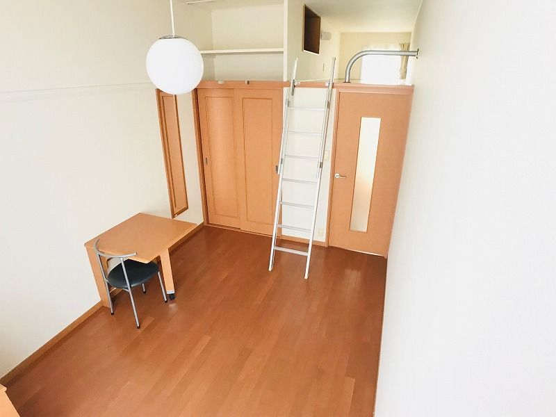 レオパレスシャルマンＥＬＬＥ 居間