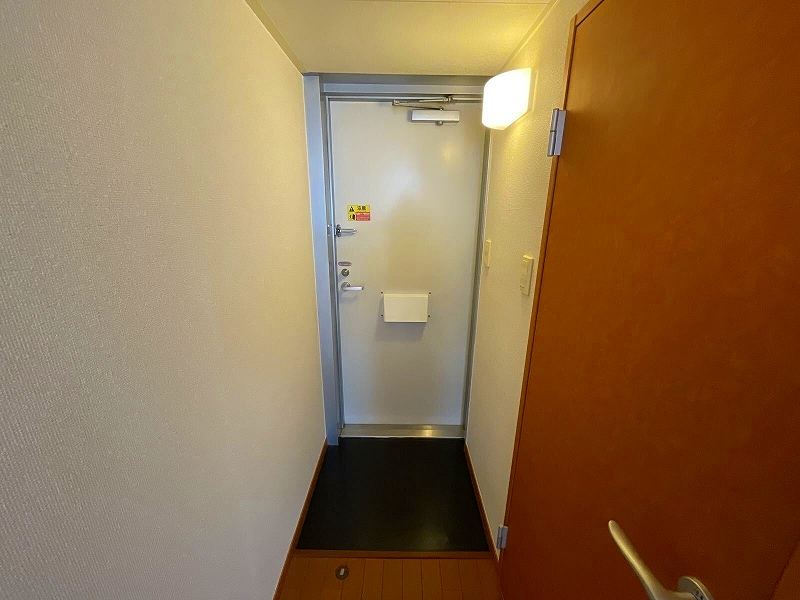 レオパレス若竹 玄関