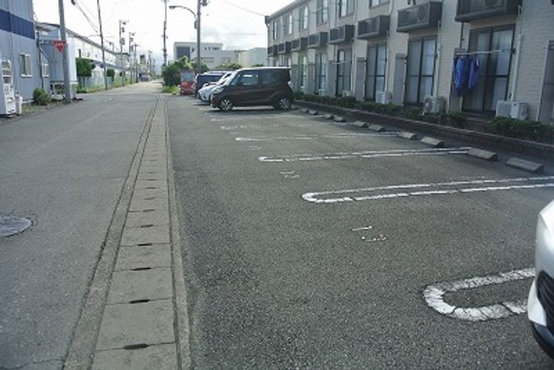 レオパレスウエスト　ヴァリー 駐車場