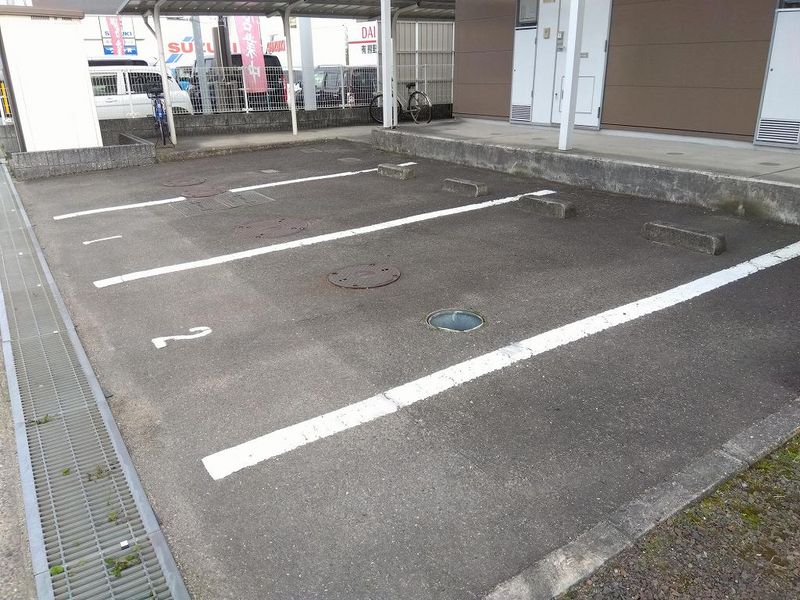 レオパレスＡＳＴｃ．ＤＡ 駐車場