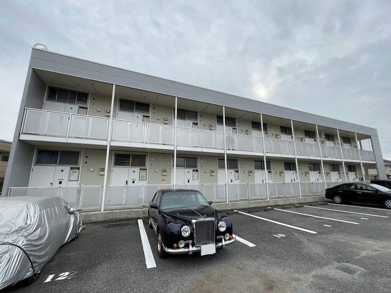 レオパレスインパストラル 駐車場