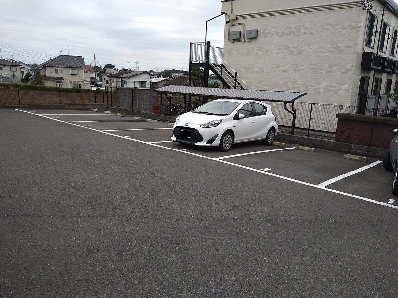 レオパレスエーゼⅢ 駐車場