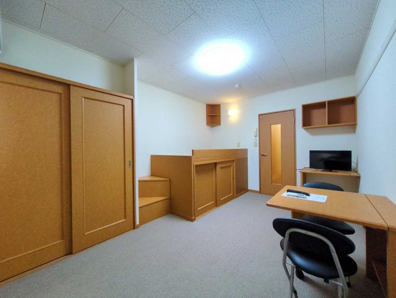 レオパレスエメラルド 居間