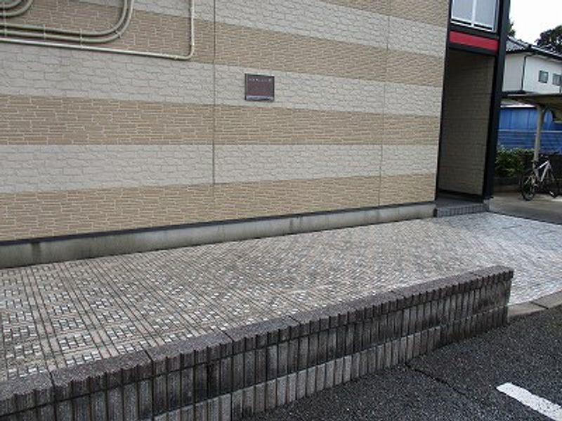 レオパレスフロンティア エントランス