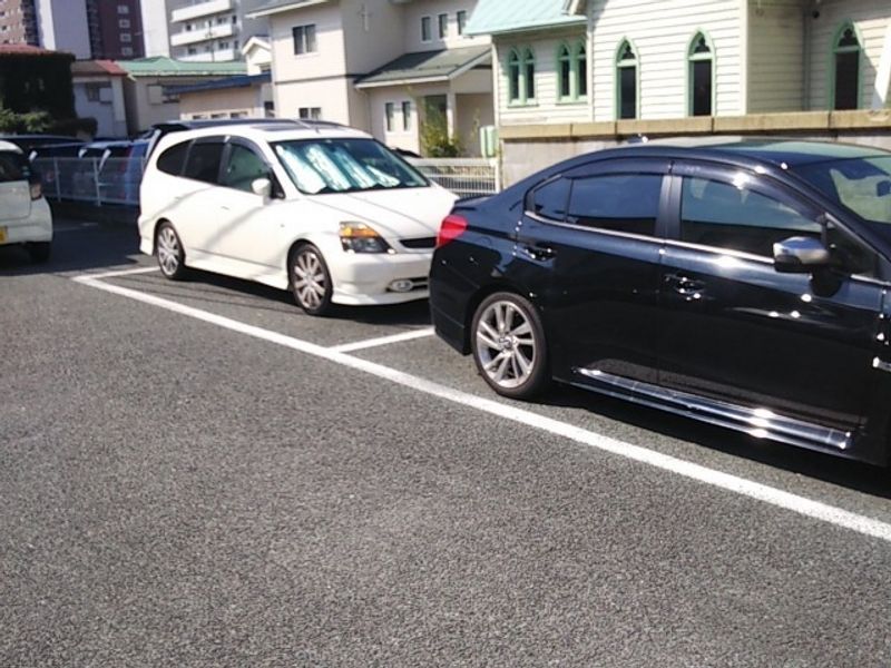レオパレス八陽館 駐車場
