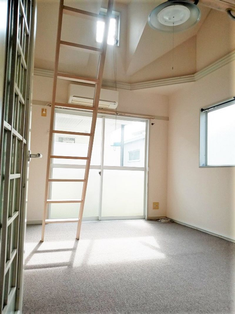 レオパレスブルーリバー 居間