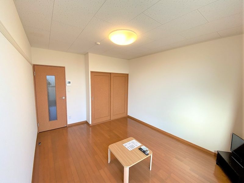 レオパレスリバーサイド下北 居間