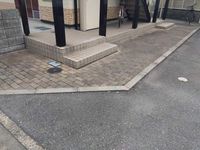 レオパレスＰＡＬＣＯＵＲＴ劉備 エントランス