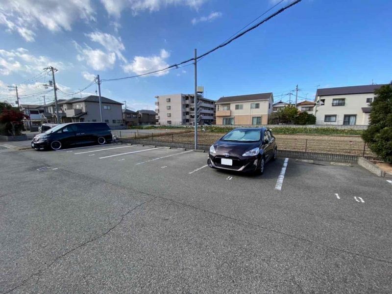 レオネクストエムズコートＣ 駐車場