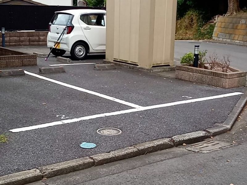 レオパレス都 駐車場