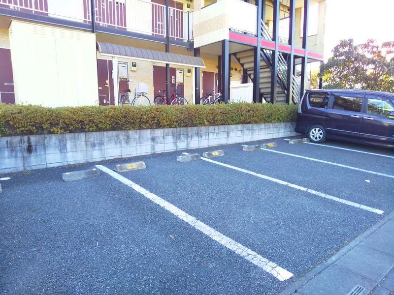レオパレスＡＤＶＡＮＣＥ 駐車場
