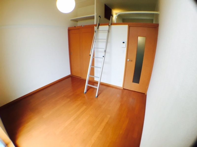 レオパレスつばさ 居間