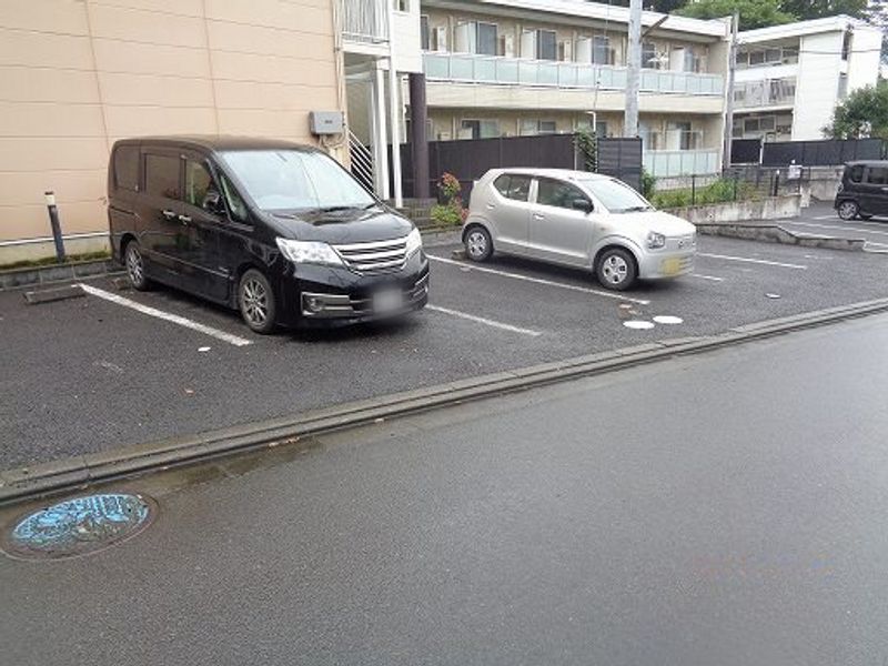 レオパレス香鈴 駐車場