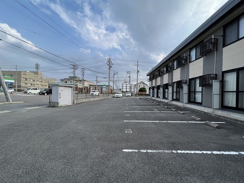 レオパレス大山 駐車場