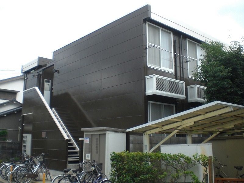 レオパレス和 玄関
