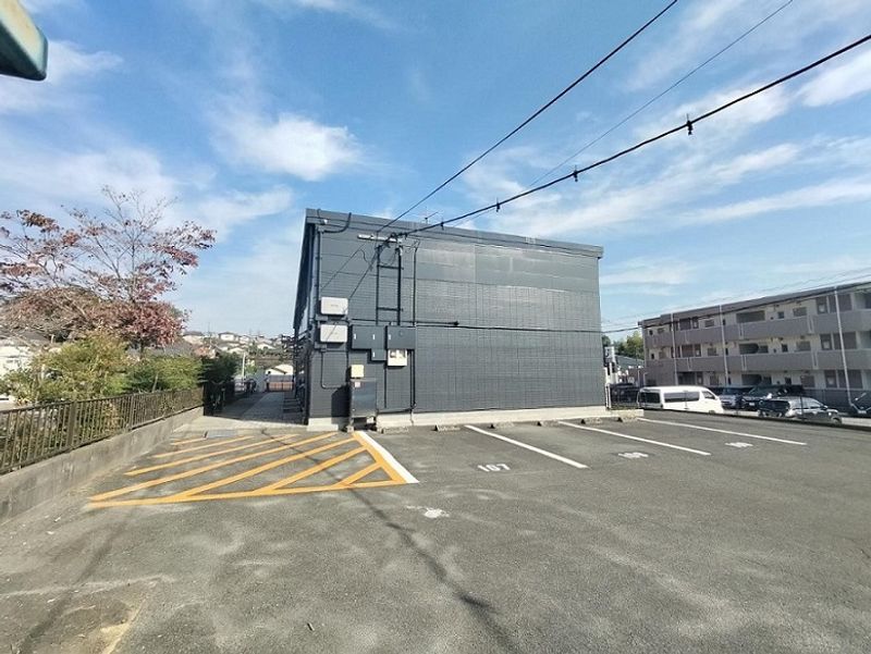 レオパレス田園 駐車場