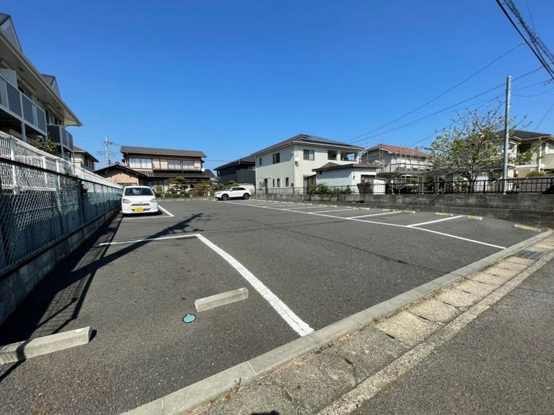 レオネクスト森山 駐車場