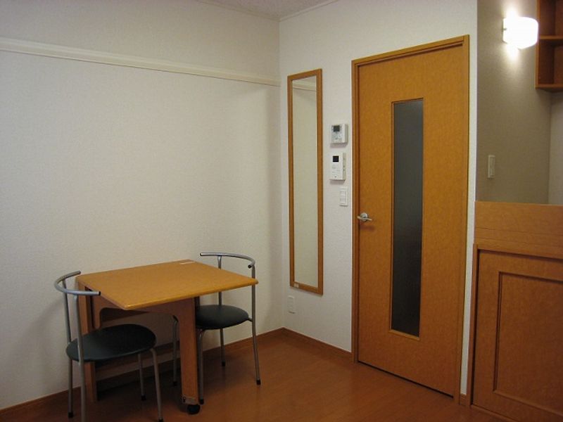 レオパレス和 居間