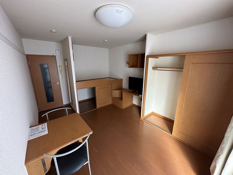レオパレスつくい 収納