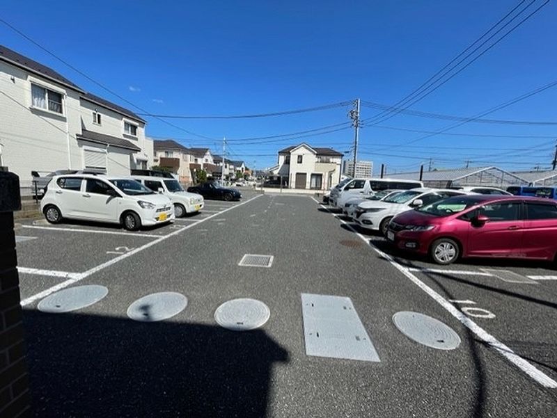 レオパレスハーモニー 駐車場