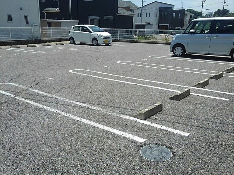 レオパレス広内 駐車場