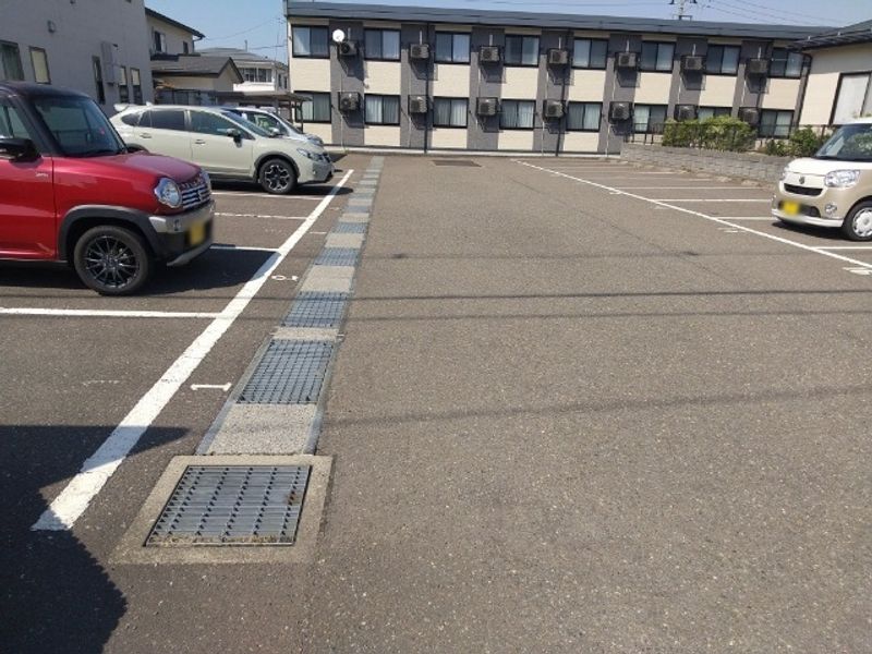 レオパレスフォンターナ 駐車場