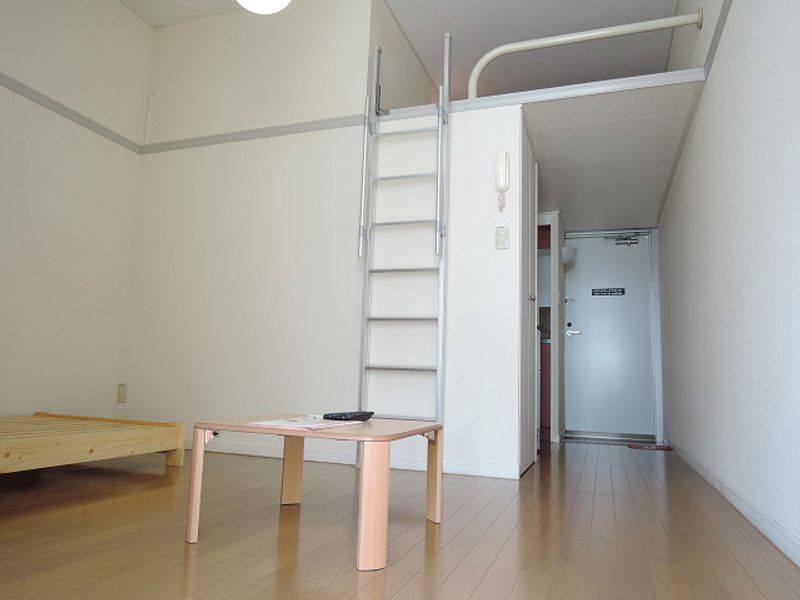 レオパレス山本 居間