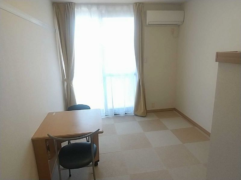 レオパレス所沢航空公園 居間