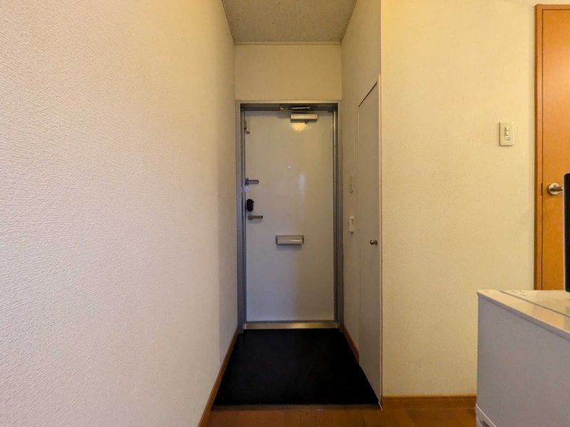 レオパレスサニーハイツ 玄関