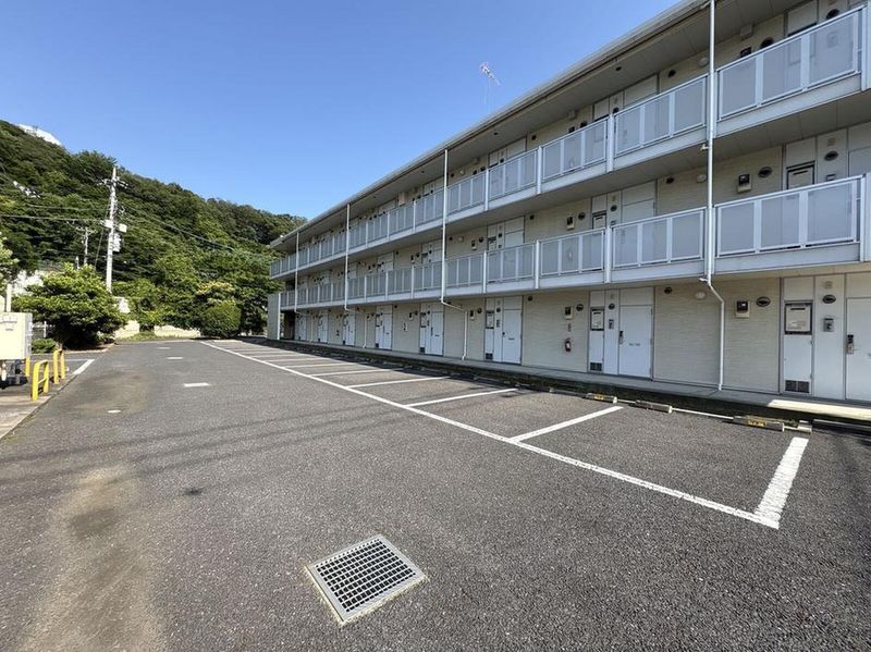 レオパレスコンフォーツＭ 駐車場