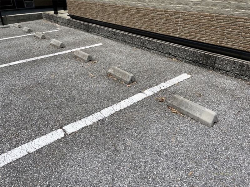 レオパレスグリーンエコー彦根 駐車場