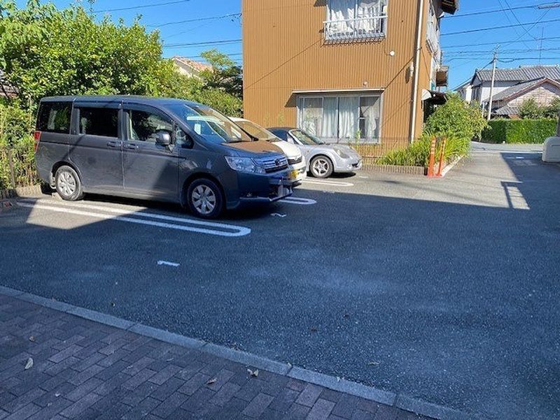 レオパレス阿弥陀 駐車場