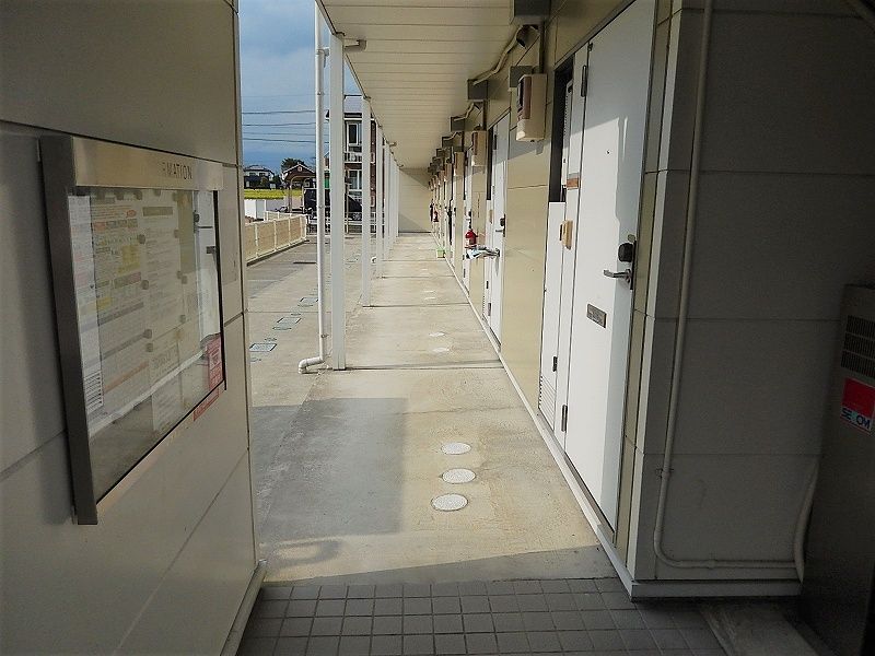 レオパレススカイタウン エントランス