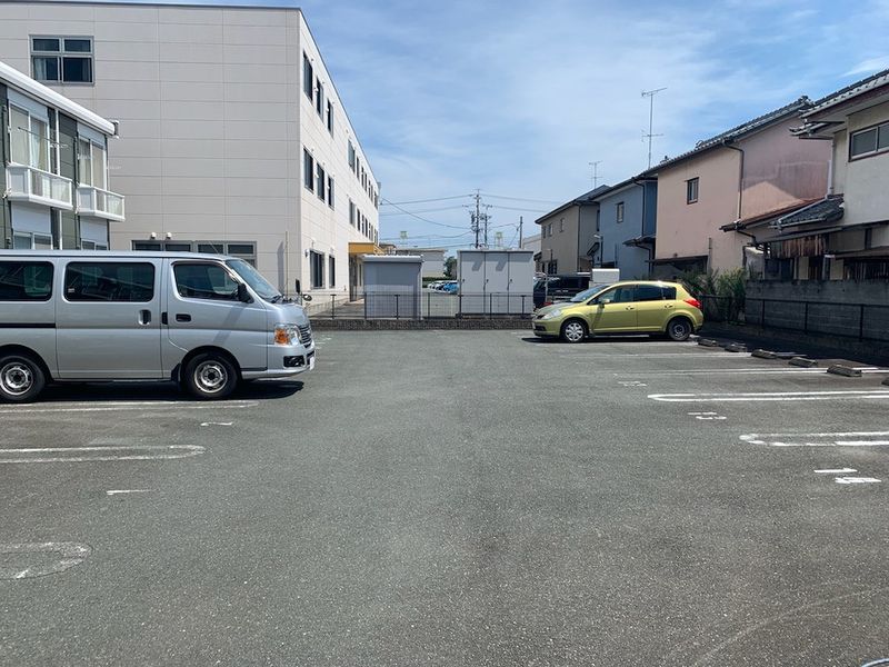 レオパレスオリーブの木 駐車場