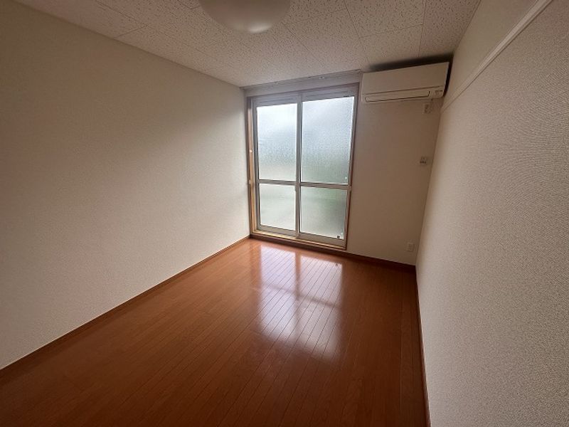 レオパレス栗木コーポ 居間