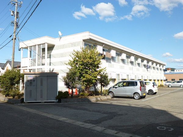 Bên ngoài leopalace Hirai